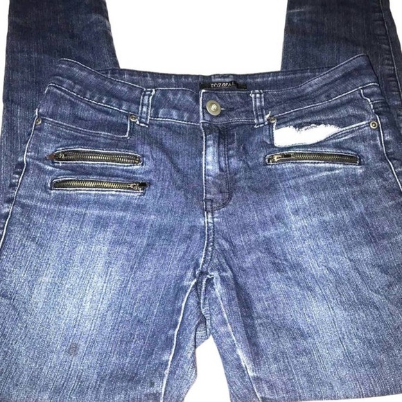 ROZ & ALI DARK WASH STRETCH FIGURE FLATTERING JEANS SIZE 8 - Picture 1 of 3